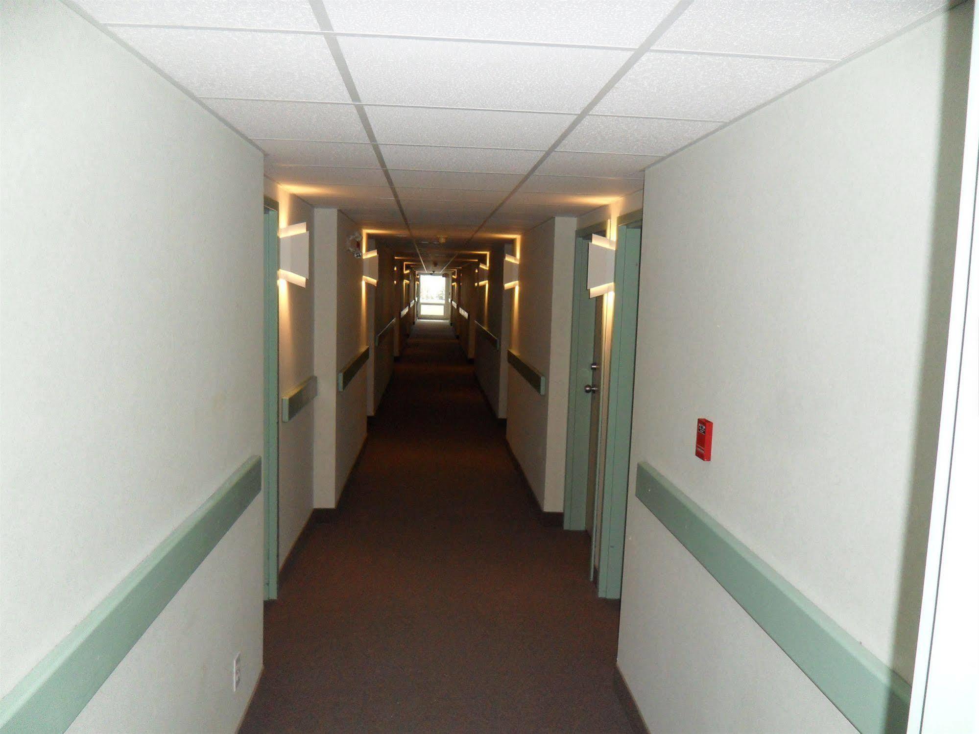 Bay Hill Inns & Suites Neepawa Экстерьер фото