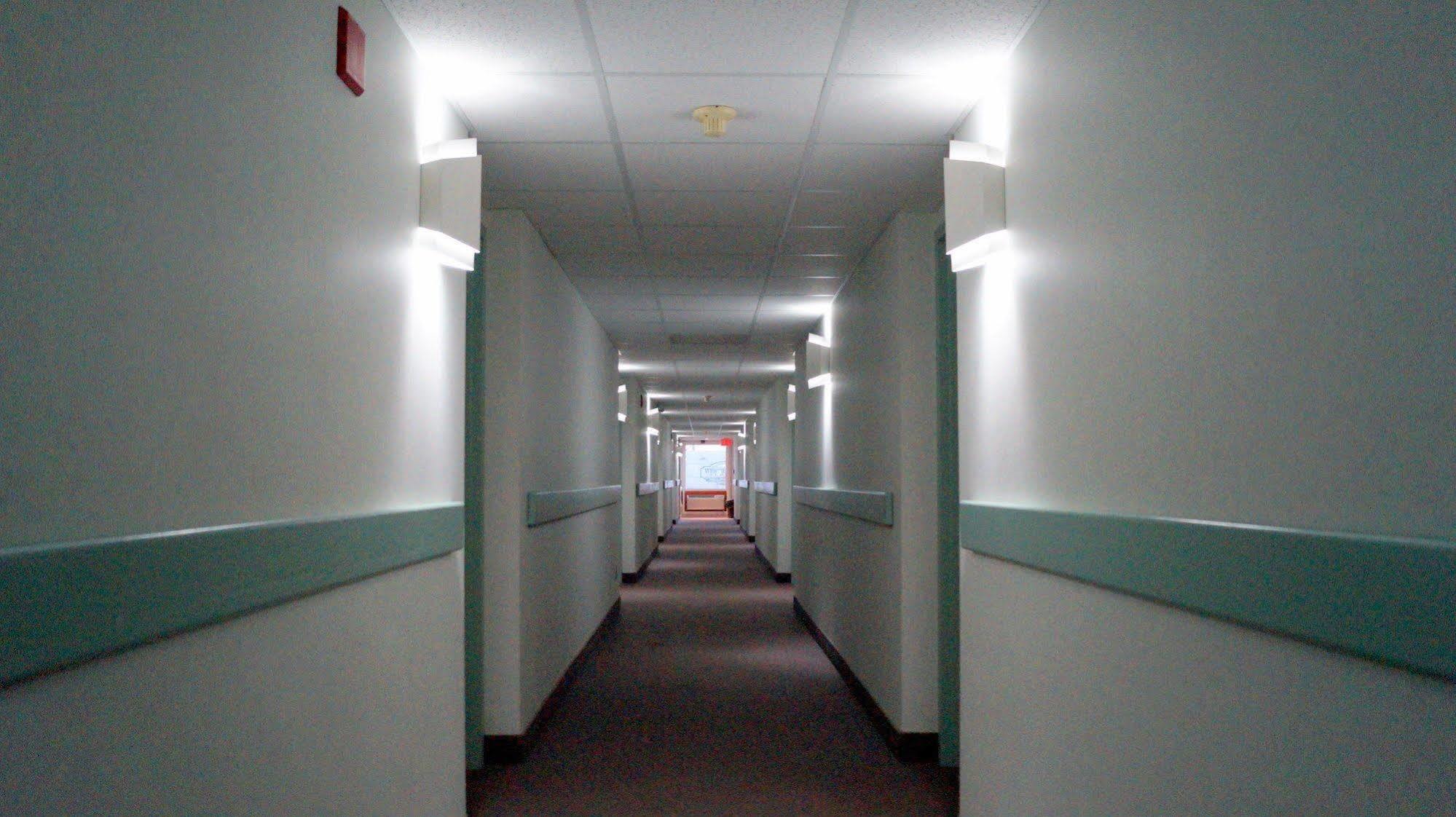 Bay Hill Inns & Suites Neepawa Экстерьер фото